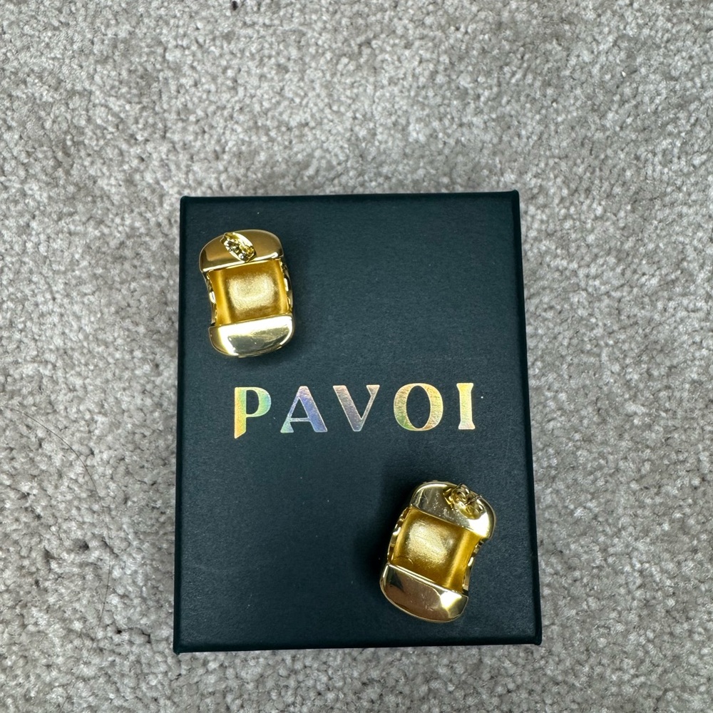 Gold Ribbed Hoop Stud Earrings - Women - Picture 4 of 7
